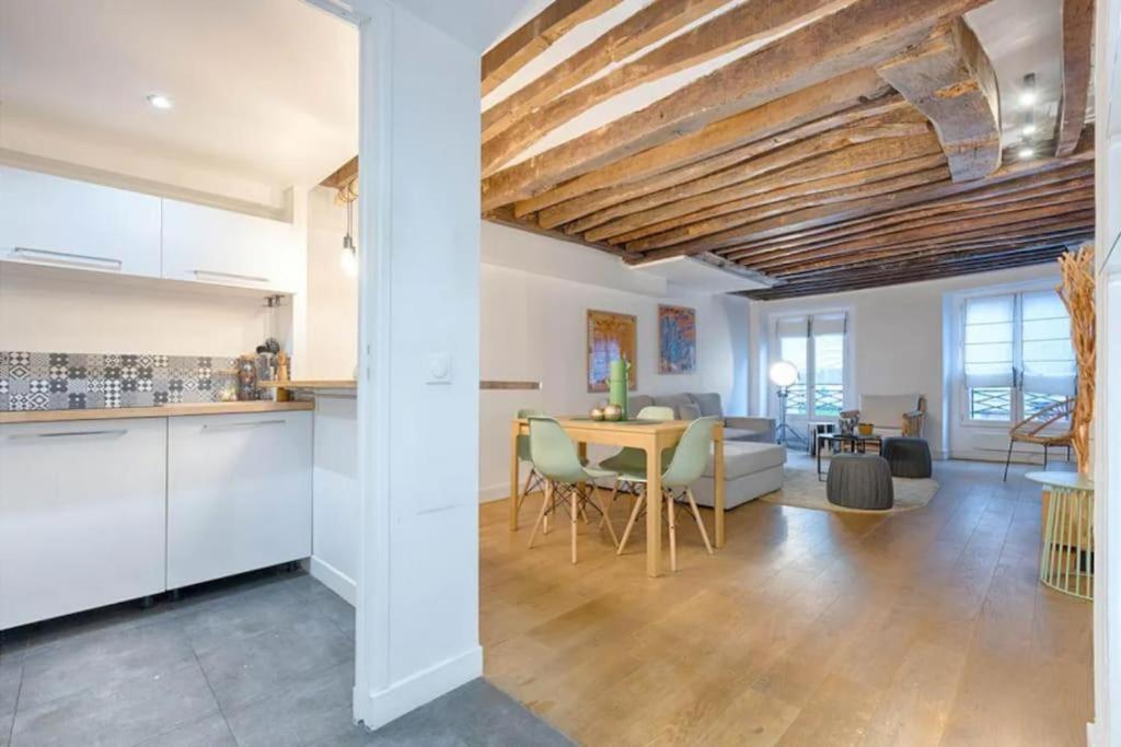 Apartment Marais Place Des Vosges Lovely 4p 1br *